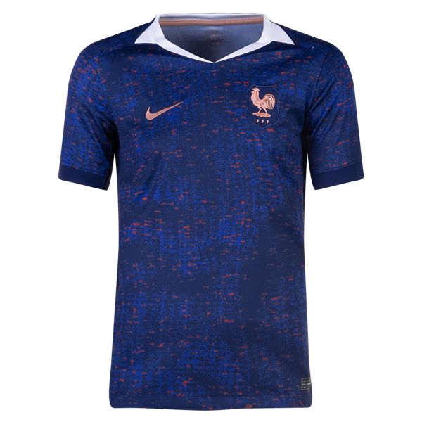 فرنسا 2025- الطقم الأساسي