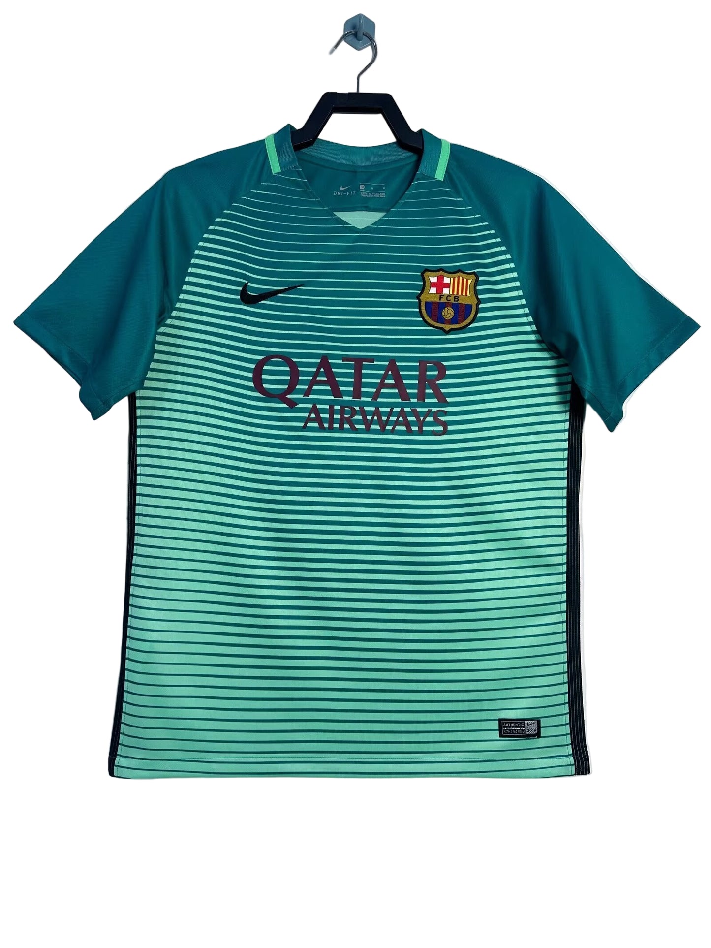 برشلونة 2016/17 (ريترو) – طقم ثاني